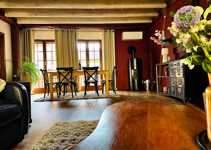 La Maison Rouge Au Coeur Historique De Riquewihr